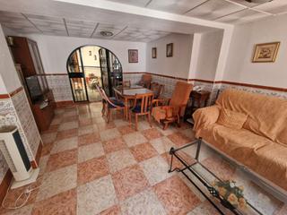 Casa a Fernán - Núñez. Casa amueblada para entrar a vivir en zona baja