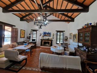 Chalet à Fernán - Núñez. Se vende chalet rústico con gran parcela y piscina – carretera l