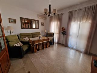 Pis a Fernán - Núñez. Piso amplio y bien ubicado cerca de la zona comercial