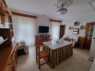Flat in Fernán - Núñez. Amplio piso en 2ª planta cerca de la zona comercial