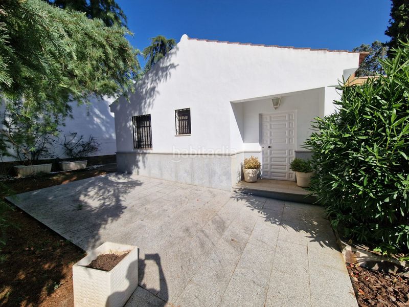 Foto e8d2fe85-348c-4c27-9572-5625575b7f08. Chalet espectacular chalet independiente con piscina y amplia parcela en el brillante en Córdoba