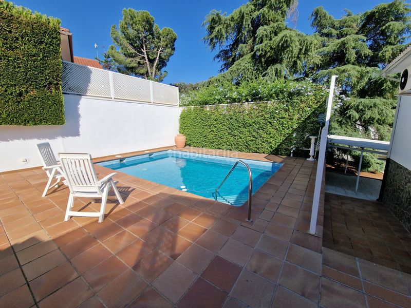 Foto f4cb0fff-a48d-4c3c-adcd-f43877d22bd9. Chalet espectacular chalet independiente con piscina y amplia parcela en el brillante en Córdoba