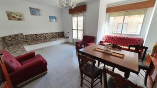 Appartement à Fernán - Núñez. Piso amplio con patio