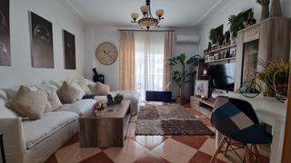 Appartement à Fernán - Núñez. Bonito piso totalmente amueblado en zona alta.
