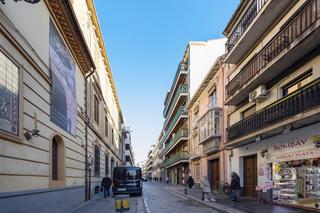 Appartement à Calle san antón 57b. Ahora dos pisos en uno mas dos plazas de garaje...no te lo pierd