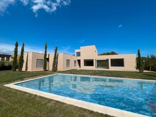 Casa  Carrer l'albera. Casa moderna de diseño nueva a estrenar.