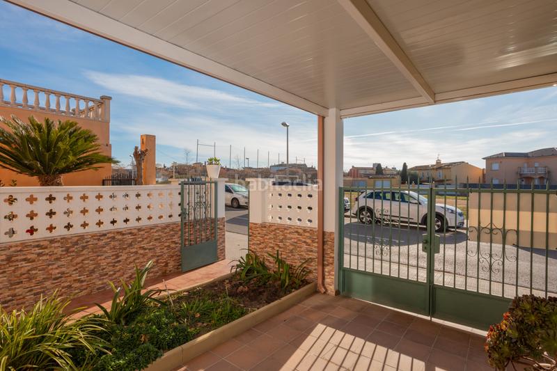 Foto 2f66bf59-21bc-4932-b15c-567e25cac29c. Casa adossada amb calefacció aparcament a Castelló d´Empúries