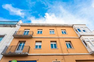 Piso en Carrer dels fossos 10. Bonito piso con local comercial en el centro de figueres