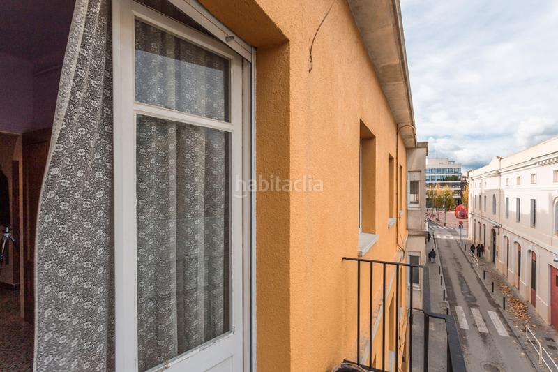 Foto b1302eca-fbde-4cad-ad25-b39b857aabb4. Pis a carrer dels fossos 10 a Centre Figueres