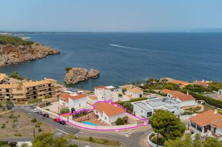 Casa  Plaça punta montgó. Bonita y luminosa casa con vistas al mar en punta montgó.