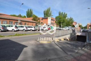 Aparcament cotxe a Reyes Católicos. Tienes un gran coche? se merece una gran plaza de garaje!!