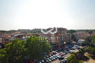 Pis en Reyes Catlicos. Vistas despejadas y ubicacin perfecta en alcal de henares!...