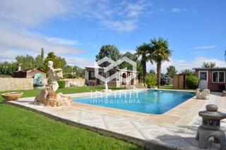 Bauernhof in Serracines. Inversión y hogar en uno   propiedad rústica ideal para proyecto