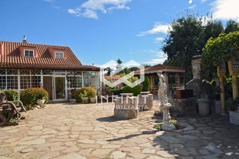 Foto 01fb31cd-0d50-477e-853f-3999fd77b519. Casale con riscaldamento parcheggio piscina in Serracines