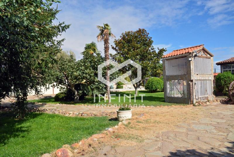 Foto 1a6deb0f-a257-47c9-b7d1-b42cfc0061e6. Casale con riscaldamento parcheggio piscina in Serracines