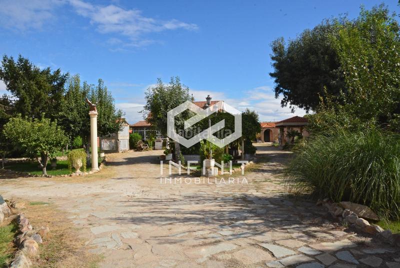 Foto 50320032-4884-453d-95ff-c8428b5a7215. Casale con riscaldamento parcheggio piscina in Serracines