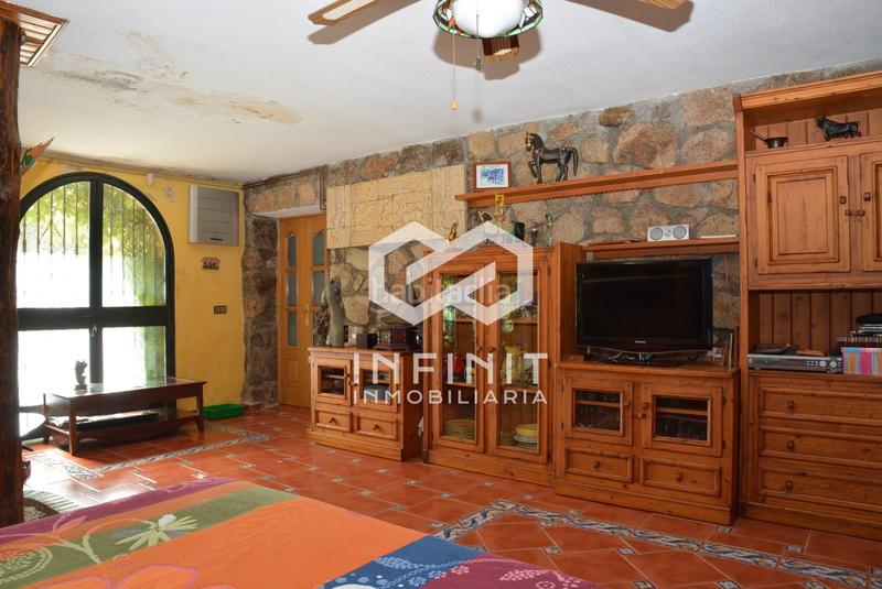 Foto 86d923c3-d0bf-4051-8706-a4c098e17f7f. Casale con riscaldamento parcheggio piscina in Serracines