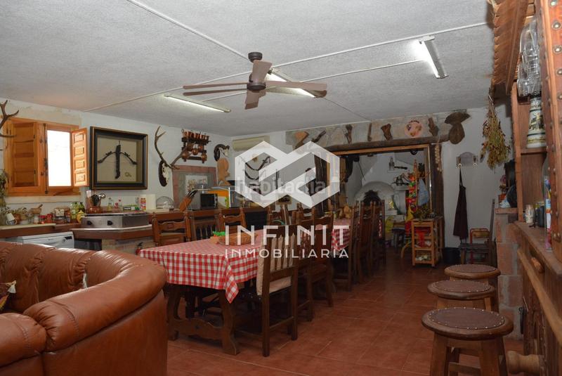 Foto b9a2bbab-2188-4da5-9b36-aebc101b6761. Casale con riscaldamento parcheggio piscina in Serracines