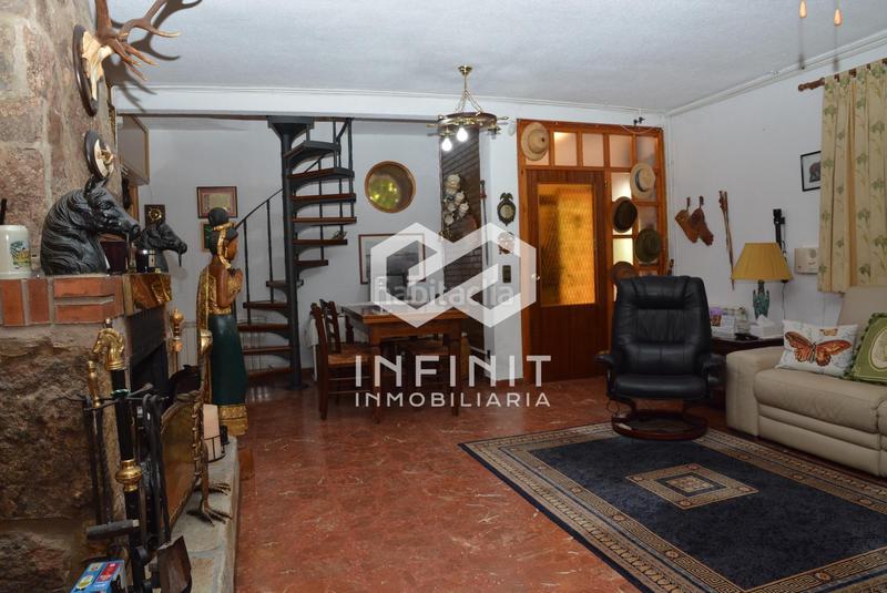 Foto bf9712db-8086-4f12-b91b-33e5b6474667. Casale con riscaldamento parcheggio piscina in Serracines