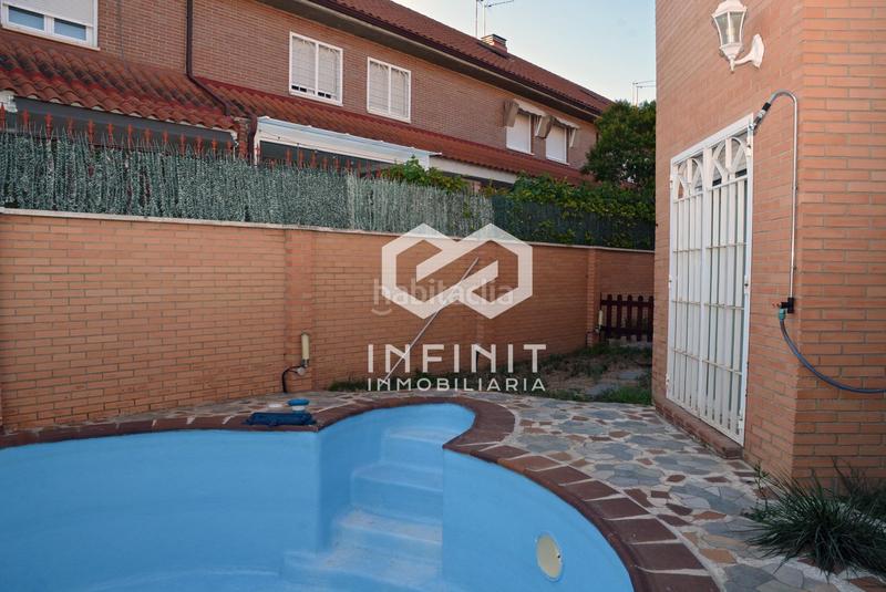 Foto b1582e5b-04c6-4e24-af34-68fc14f32808. Casa bifamiliare con riscaldamento parcheggio piscina in Alcalá de Henares