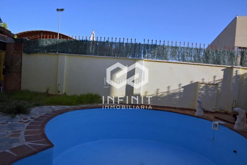 Foto b28069b5-0f07-49f1-a921-96ef41bd9b62. Casa bifamiliare con riscaldamento parcheggio piscina in Alcalá de Henares