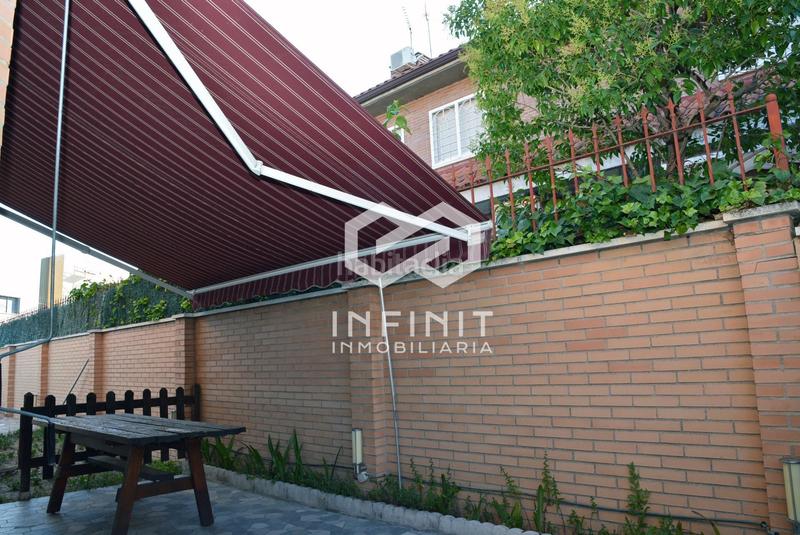 Foto b474d4c5-6b0c-405f-8be1-cffcee026e20. Casa bifamiliare con riscaldamento parcheggio piscina in Alcalá de Henares
