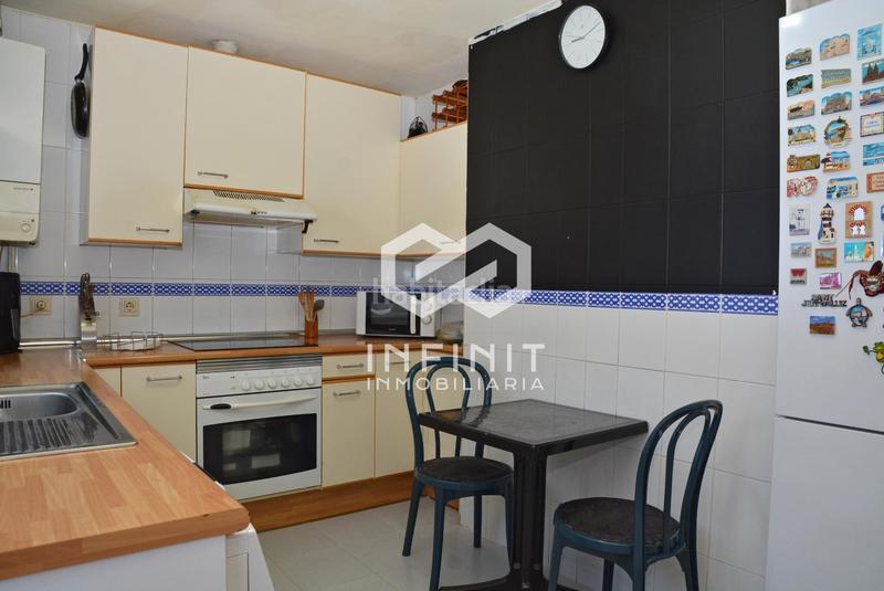 Foto b8587637-ff36-470a-89e7-1e63c396b702. Casa bifamiliare con riscaldamento parcheggio piscina in Alcalá de Henares