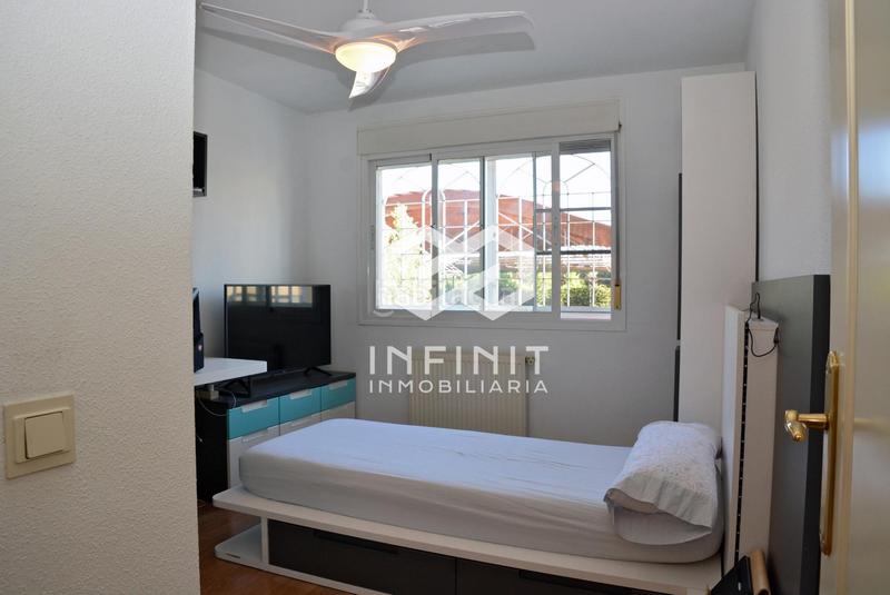 Foto d133fb57-2cea-4d5c-8779-cbf46cc39725. Casa bifamiliare con riscaldamento parcheggio piscina in Alcalá de Henares