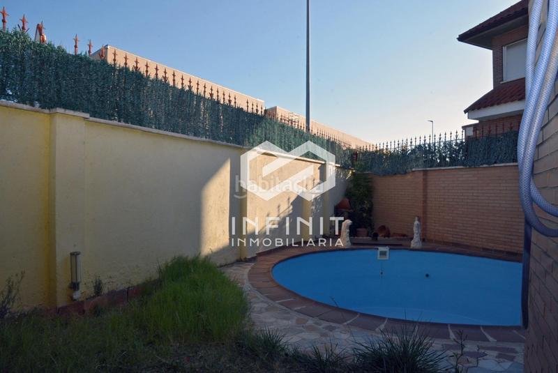 Foto da39cdde-7e88-4df9-bdb0-8e0448cefe4a. Casa bifamiliare con riscaldamento parcheggio piscina in Alcalá de Henares