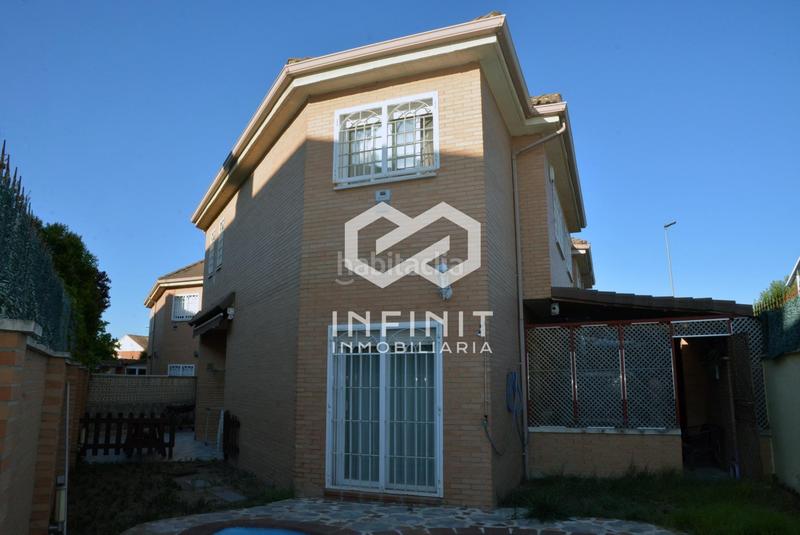 Foto f10905e7-fc74-4587-ae29-66f621cee287. Casa bifamiliare con riscaldamento parcheggio piscina in Alcalá de Henares