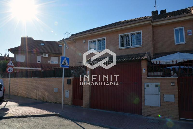 Foto f378b139-8ad4-4e8c-94d4-805ed98aa5dd. Casa bifamiliare con riscaldamento parcheggio piscina in Alcalá de Henares