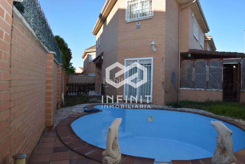 Foto f4319875-8392-4046-827c-e5dff8fac3ac. Casa bifamiliare con riscaldamento parcheggio piscina in Alcalá de Henares