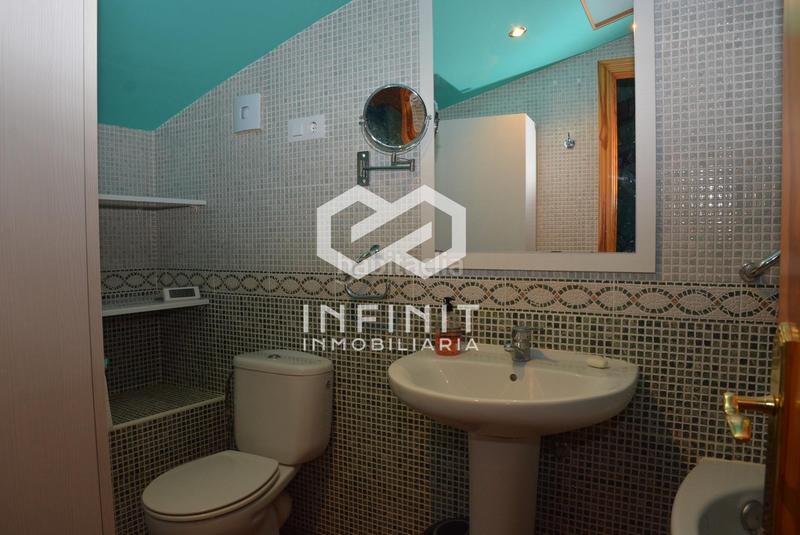 Foto d7775363-c725-4a9b-a1c8-e4cd006e8a72. Haus mit parking in Escopete