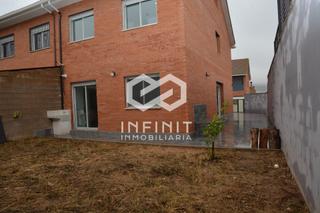 Doppelhaus in Tórtola de Henares. La casa perfecta existe un hogar pensado para vivir, disfrutar y