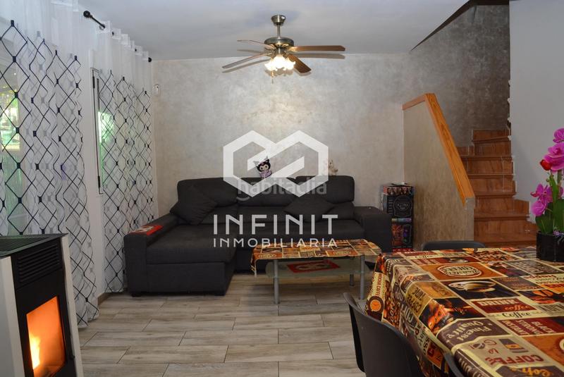 Foto 7028f3fe-0376-49dc-9dd5-b5c9eea6bf81. Maison jumelée avec chauffage parking dans Yebra