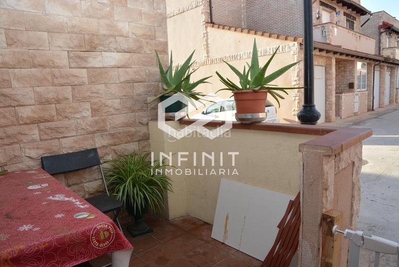 Foto b3fcf871-6d09-47dc-89d7-30f686ebf8e9. Maison jumelée avec chauffage parking dans Yebra