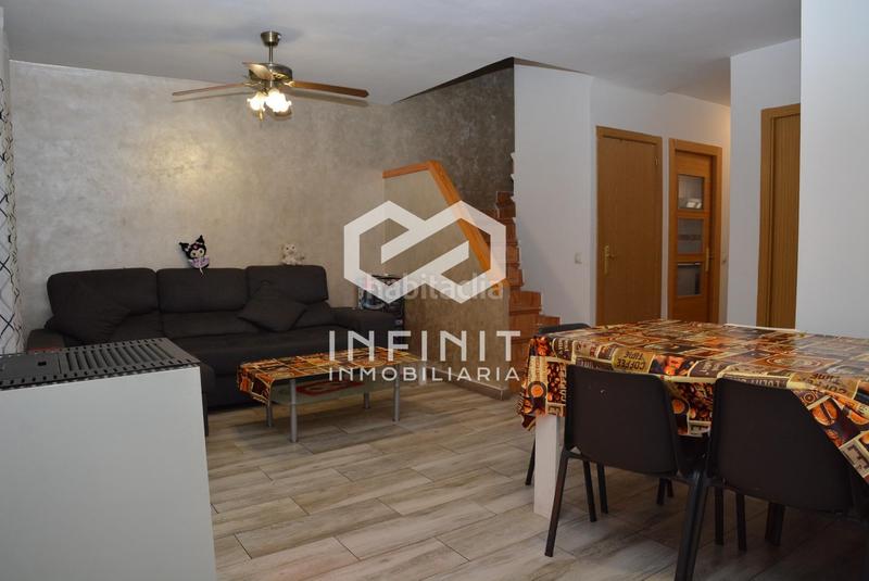 Foto d1ef3b7c-c645-48bc-89bc-32e3e8c8dba6. Maison jumelée avec chauffage parking dans Yebra