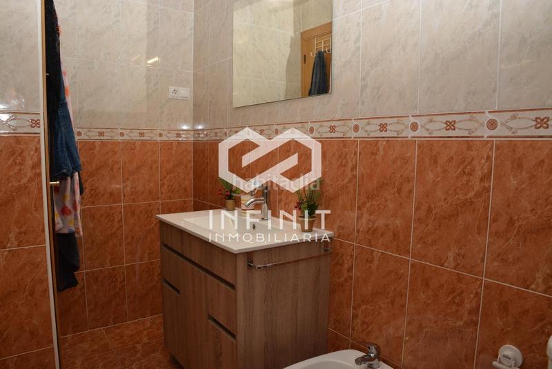 Foto d20231f8-e53e-4829-a1dc-3785ecccbb55. Maison jumelée avec chauffage parking dans Yebra