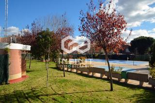 Casa adossada a Cañada - Mancha Amarilla. Vive a otro nivel adosado de 6 dormitorios, terraza y piscina en