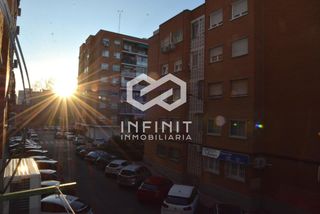 Pis a Reyes Católicos. Espacio, prestigio y ubicación en un solo piso... un hogar con c