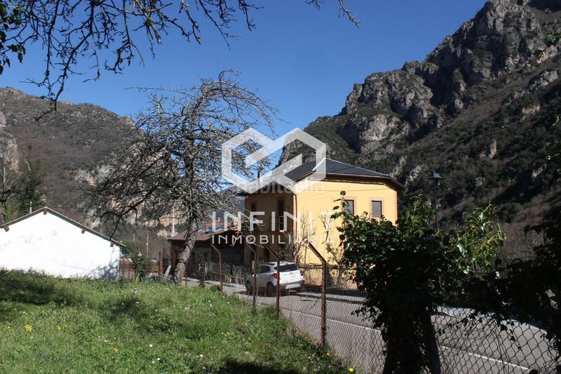 Foto a6557974-8d39-4b36-b9ec-d922ea059f27. Casa amb calefacció a Somiedo
