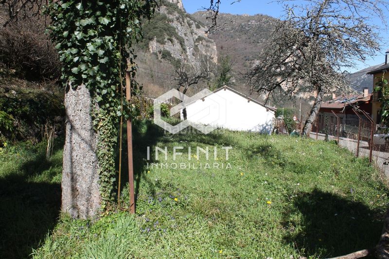 Foto 23d8437e-2837-427a-8ebe-ed60790f9f96. Casa amb aparcament a Somiedo