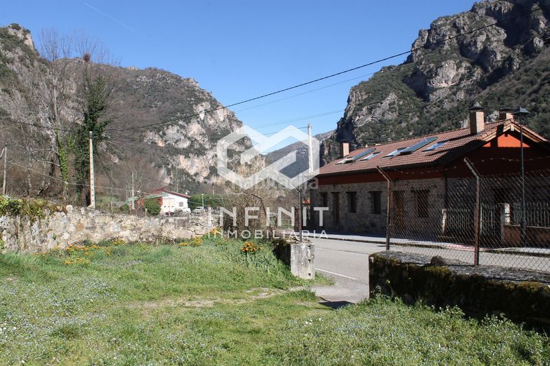 Foto 5a23c3e9-32da-47d4-84ab-d76743b8fc78. Casa amb aparcament a Somiedo