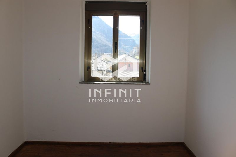 Foto 63c86360-443e-496a-8c11-e5d312086f47. Casa amb aparcament a Somiedo