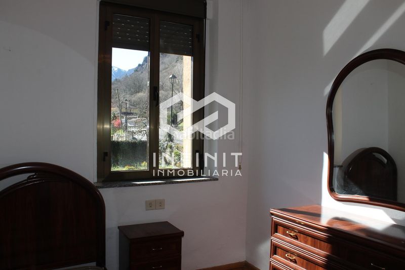 Foto 841d3b58-3854-4b36-9a99-571f53b1de0f. Casa amb aparcament a Somiedo