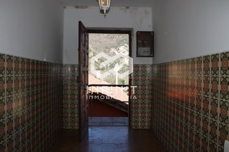 Foto a052a35e-8339-4b9f-8f20-7f8c0f524ead. Casa amb aparcament a Somiedo