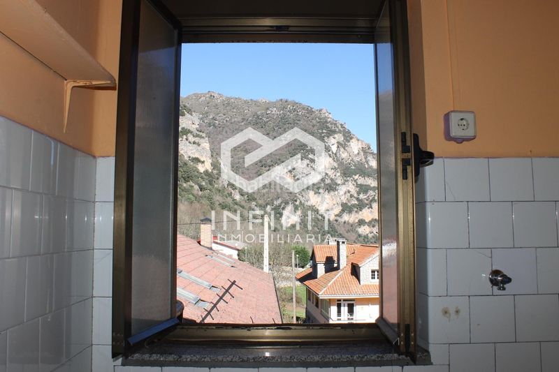 Foto a6e0c591-edbd-48f9-87dc-3d23fb428c67. Casa amb aparcament a Somiedo