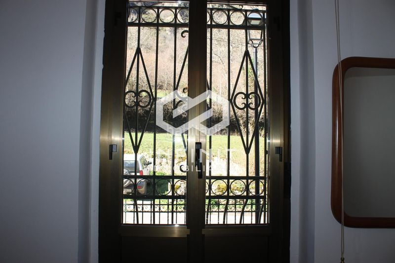 Foto c84b93e9-eb55-4bc9-9903-bde2e2e9a51c. Casa amb aparcament a Somiedo