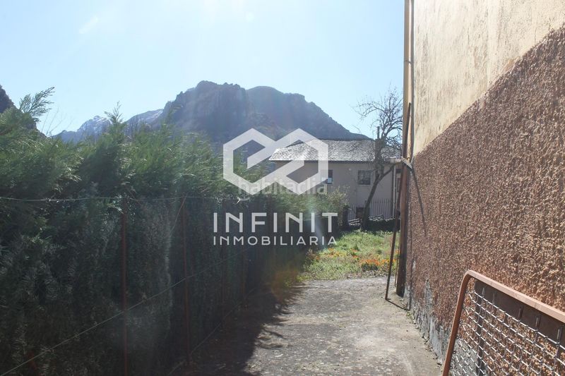 Foto fd4ab5d2-4034-40a7-8a21-ddc107a5cd13. Casa amb aparcament a Somiedo