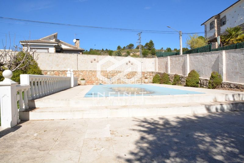Foto 0fb43624-2199-4864-8360-9b9cf5b34751. Xalet amb aparcament piscina a Carabaña